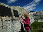 70 Targhe commemorative di alpinisti caduti sulle cime vicine